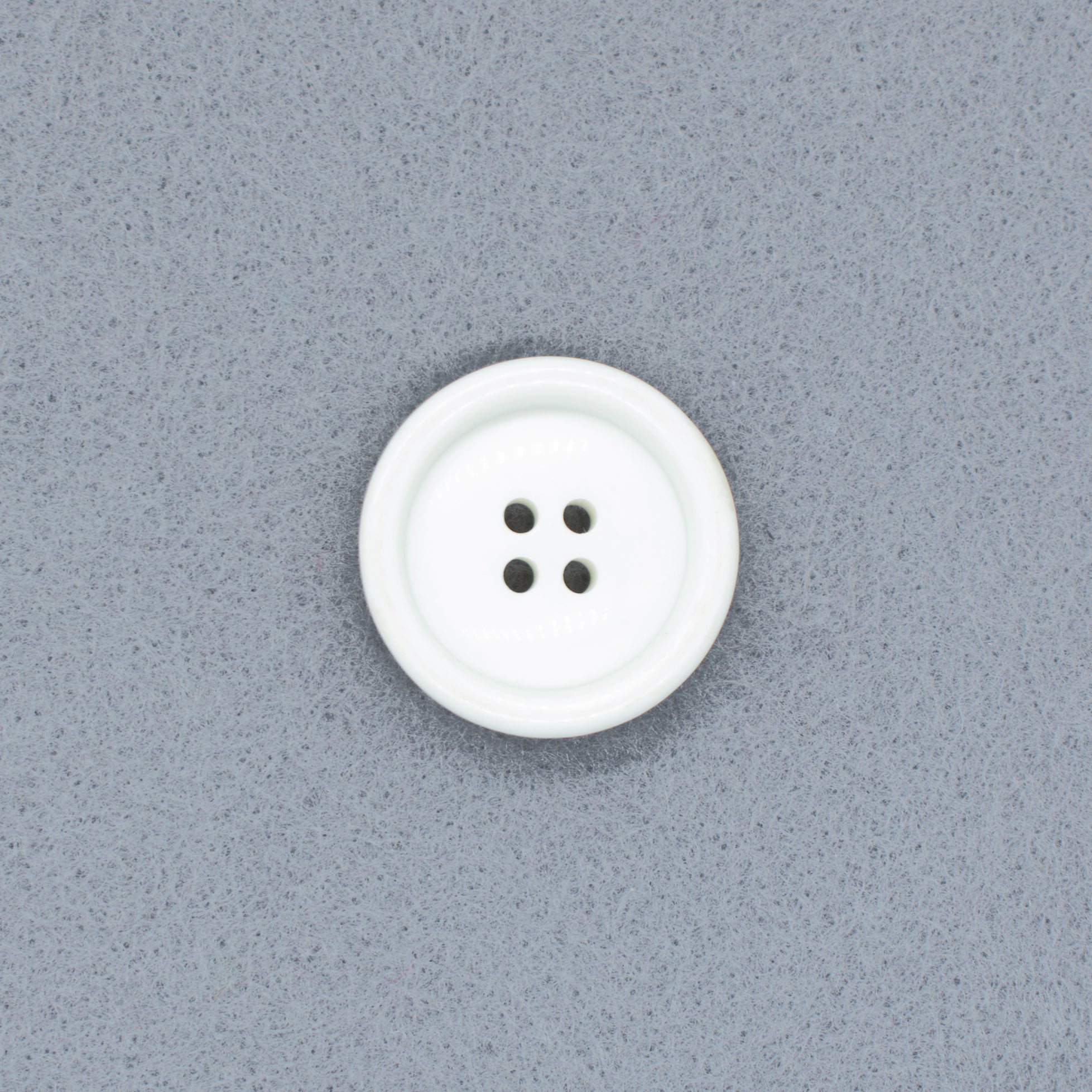 Classic Rim Button Off-White 2.6cm