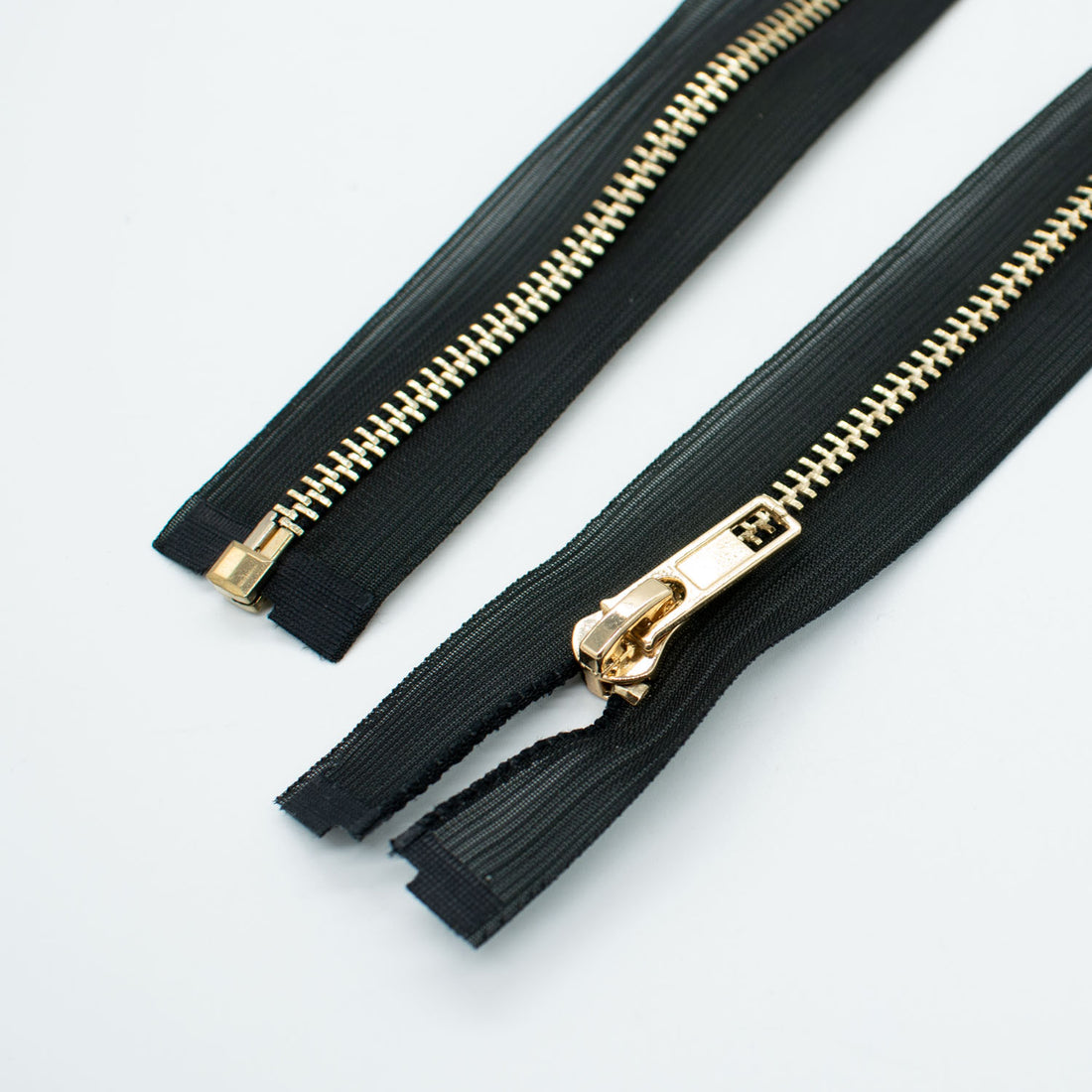 Open End Nylon Metal Fashion Zip 65CM Black & Gold