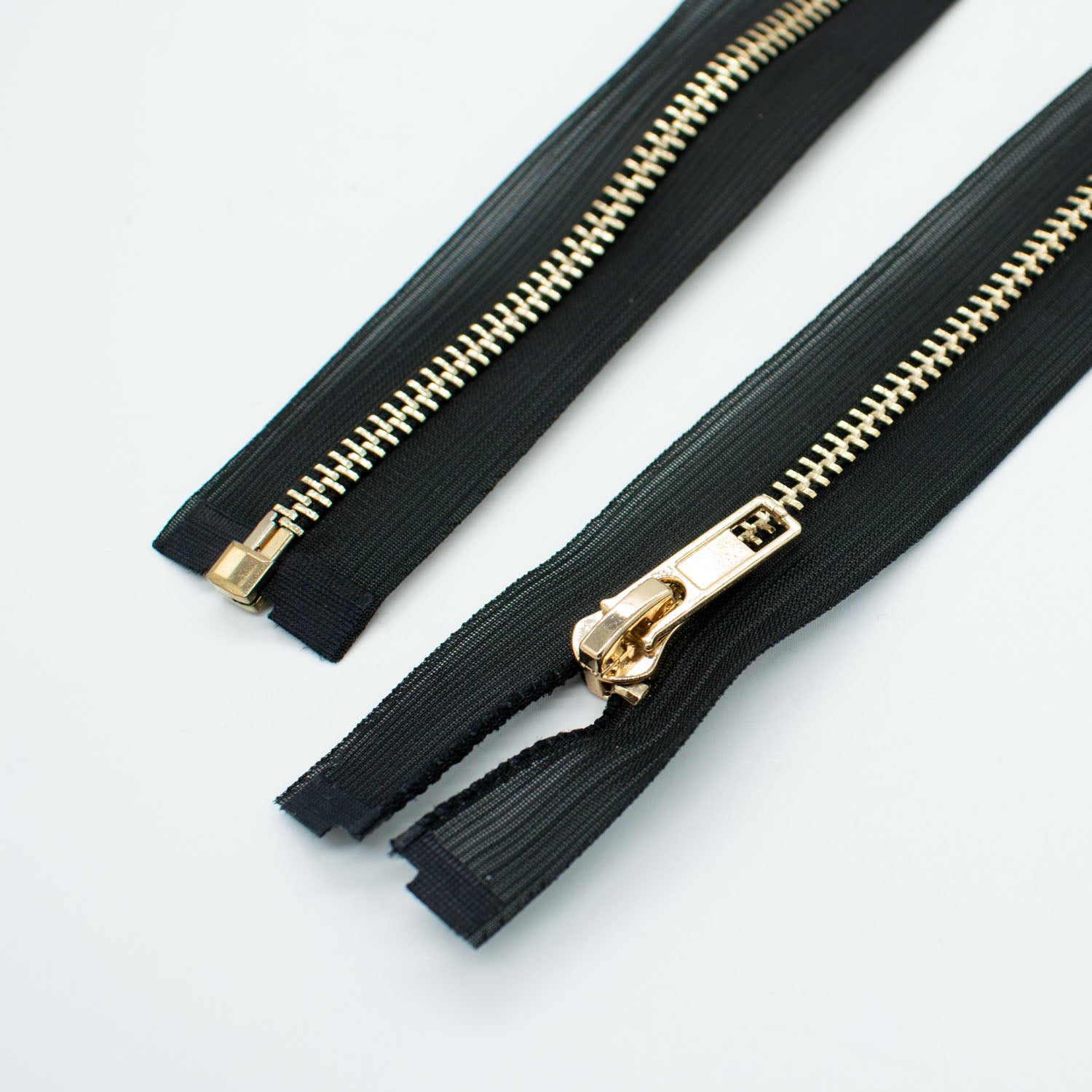 Open End Nylon Metal Fashion Zip 65CM Black & Gold