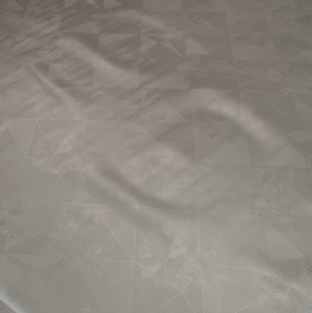 Silver Diamond & Flower Plastic Tablecloth Fabric