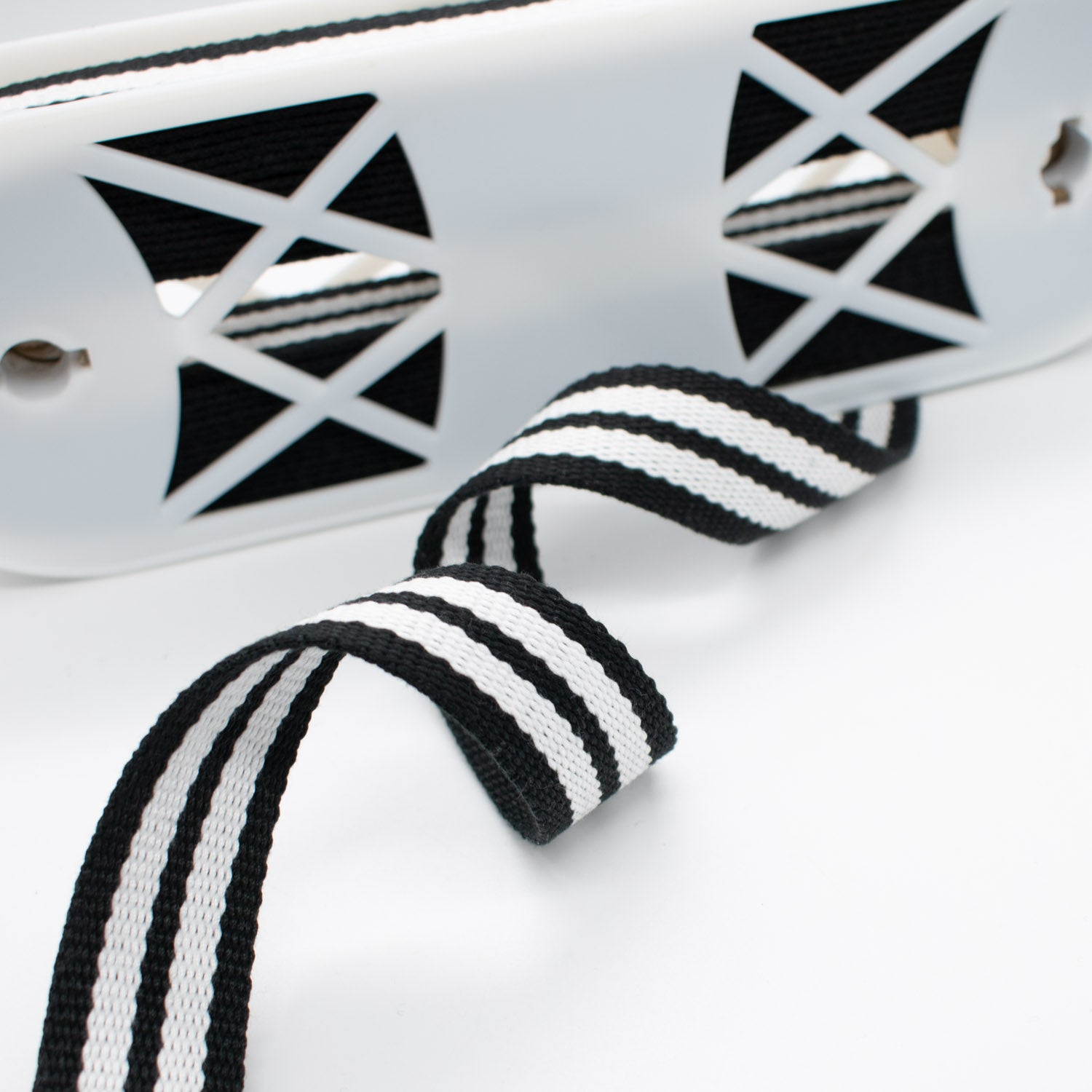 Simplicity Heavy Duty Belting Black and White Webbing 28mm