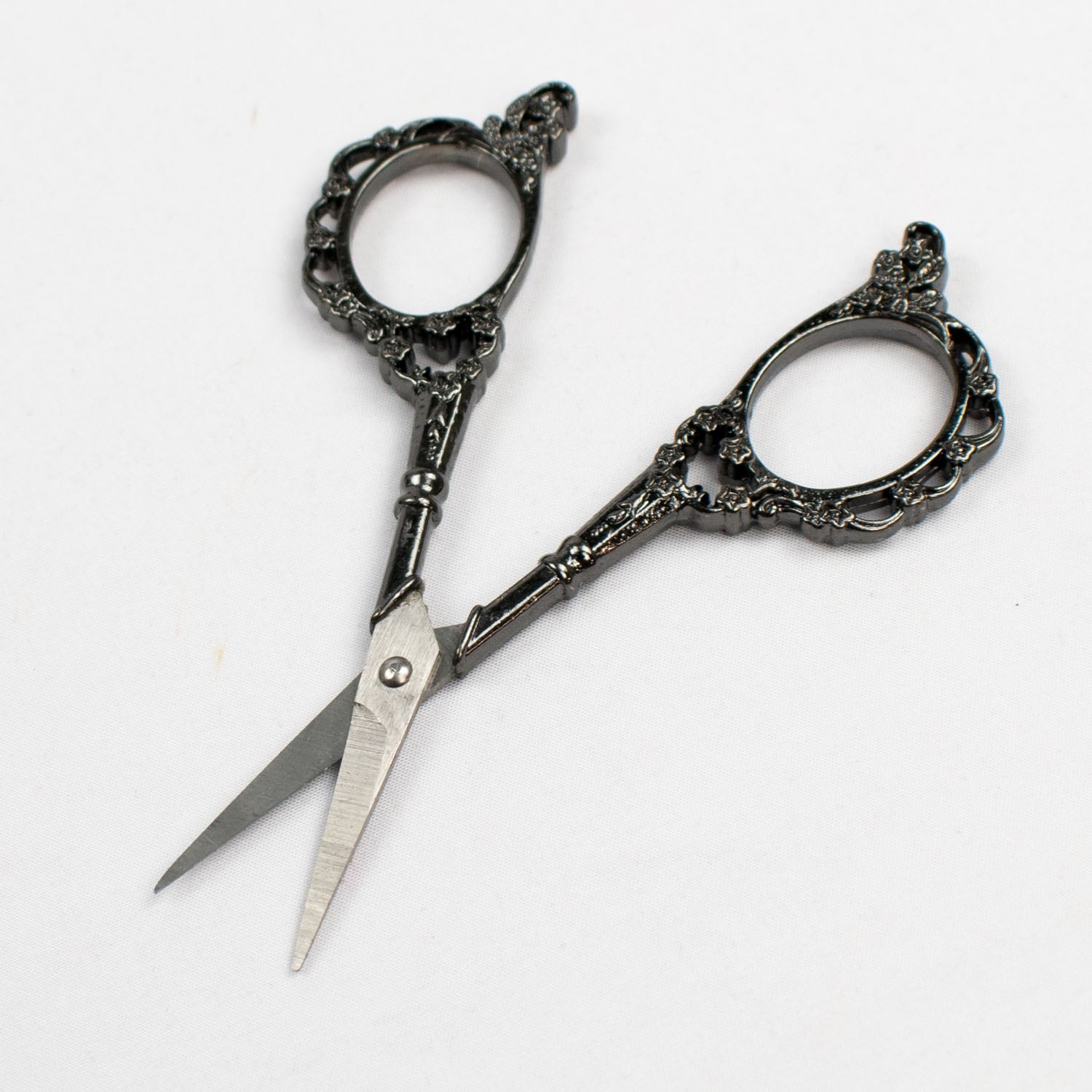 Klasse Classic Embroidery Scissors & Tape Measure Gift Set