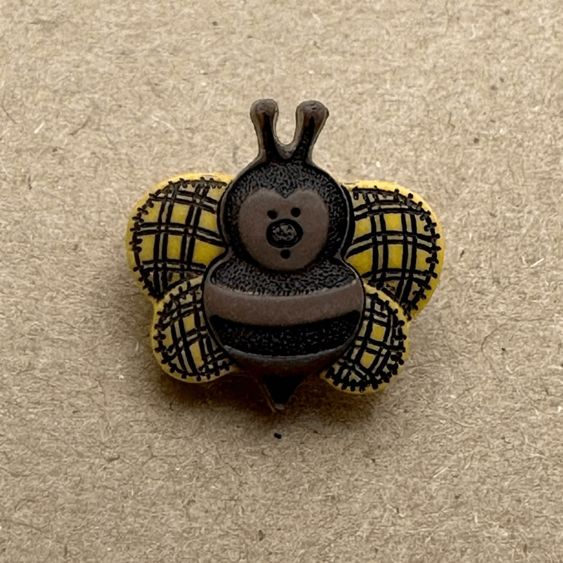 17mm Bumblebee Shank Button