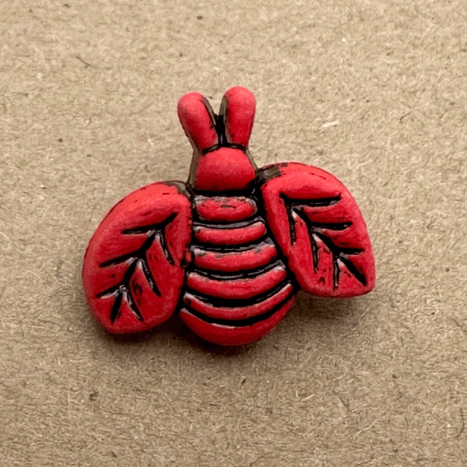 Bee Shank Button 19mm