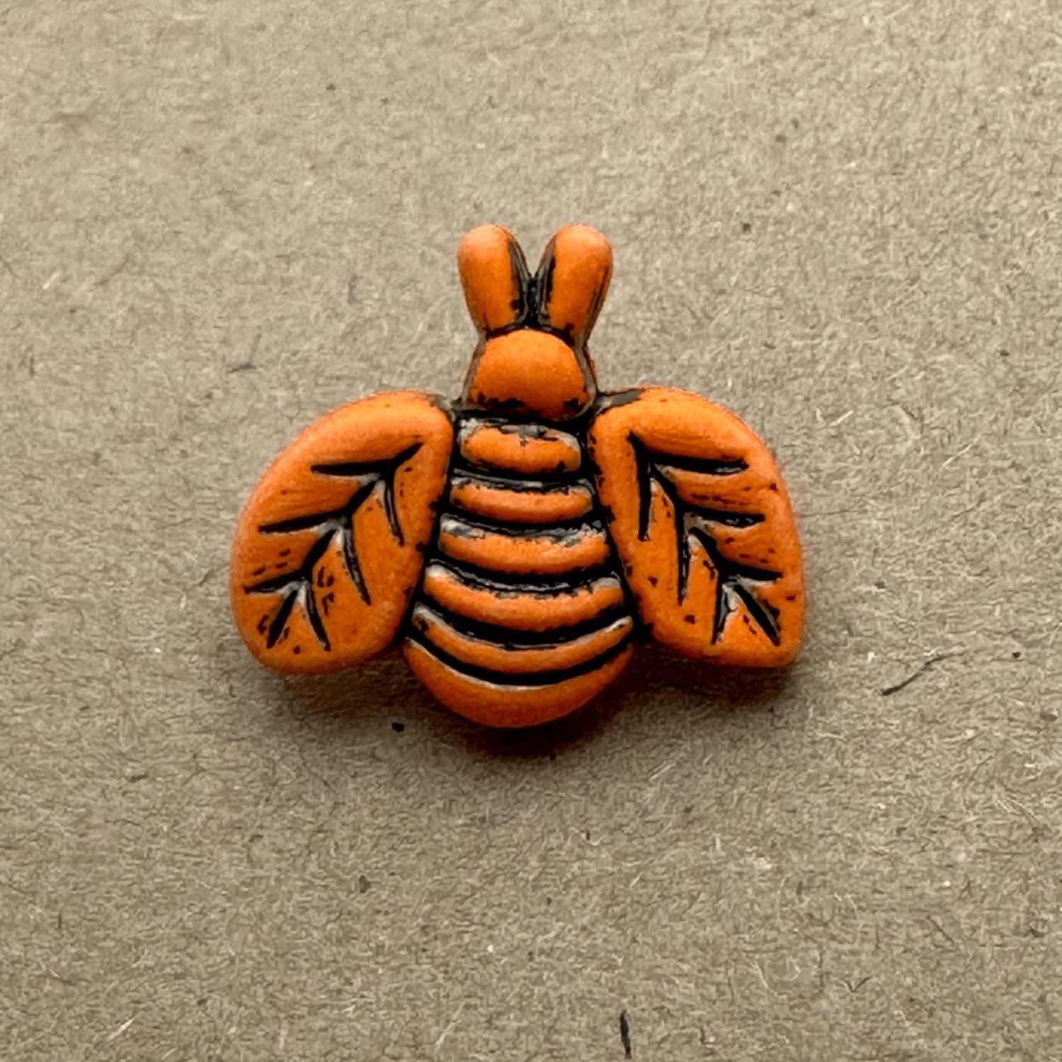 Bee Shank Button 19mm