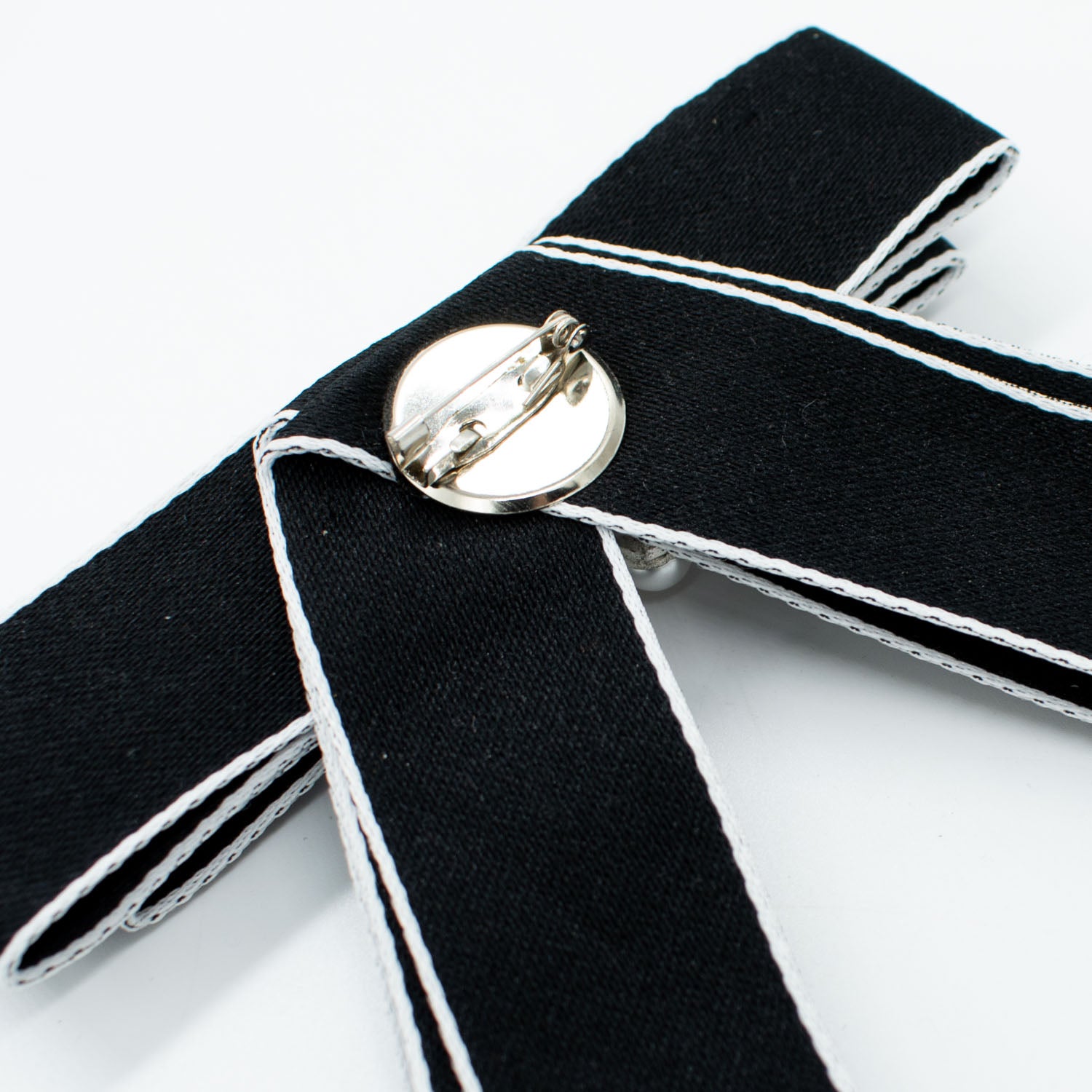 Pearl Dainty Bow Tie Brooch White & Black
