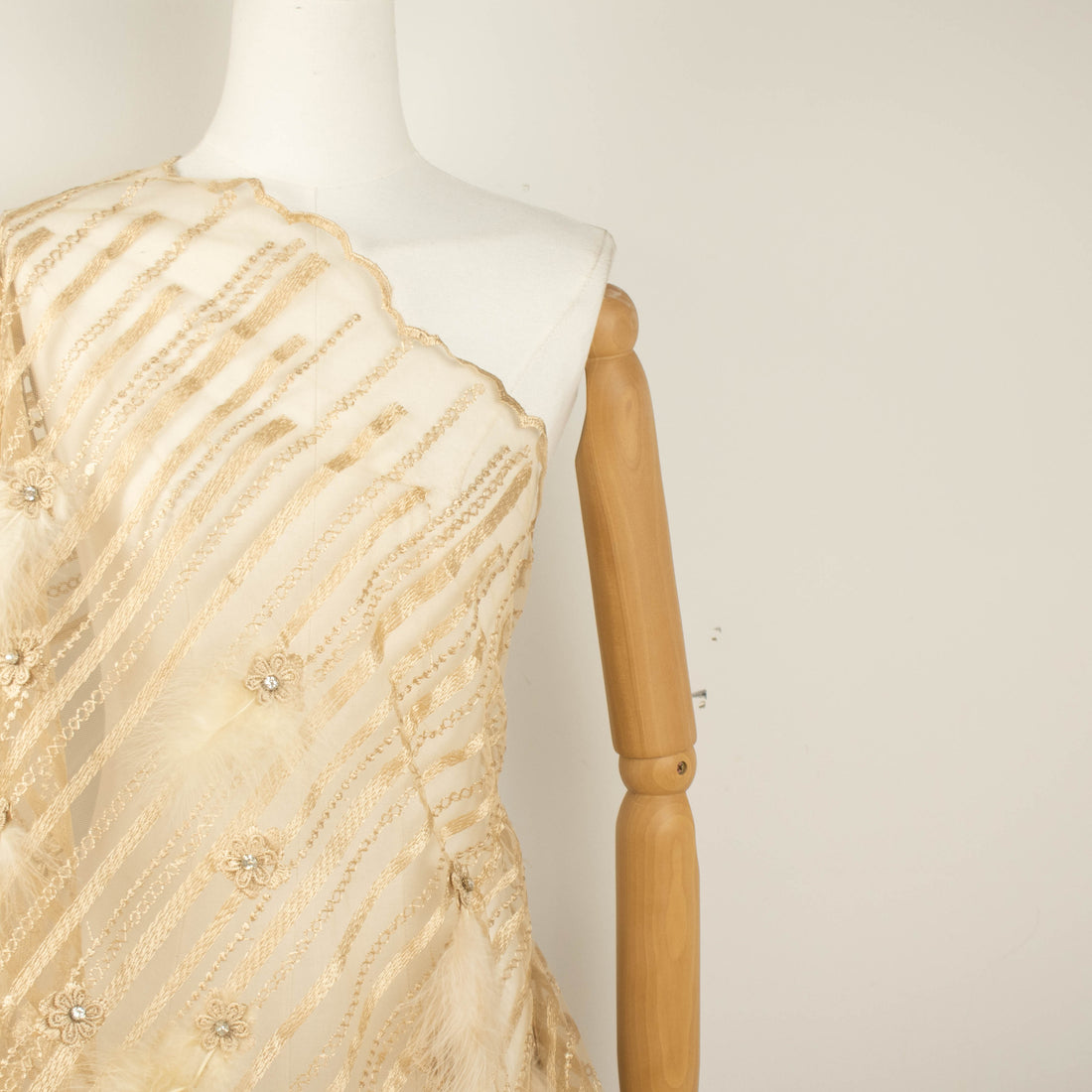 Diamante Feather 3D Flower Lace Gold