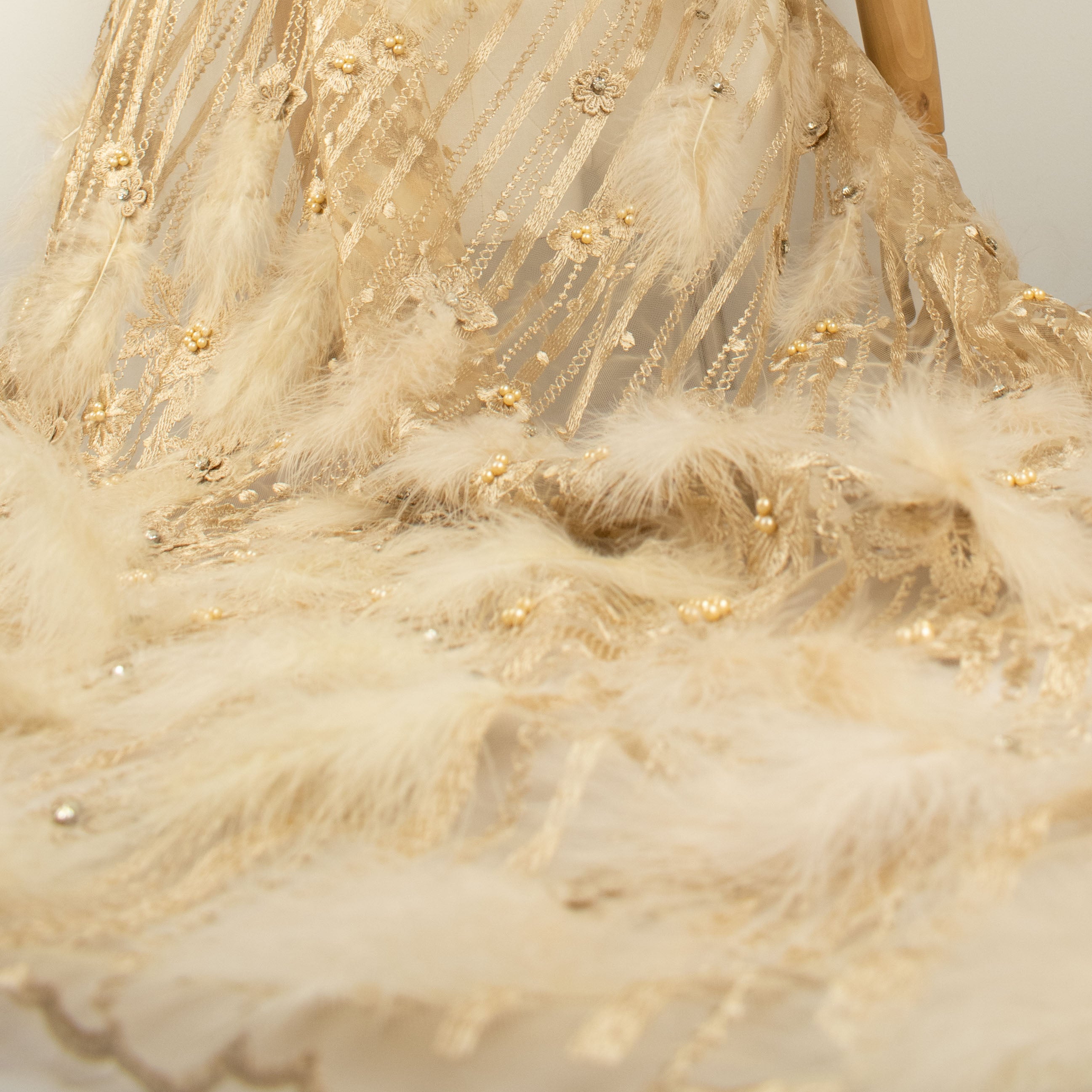 Diamante Feather 3D Flower Lace Gold