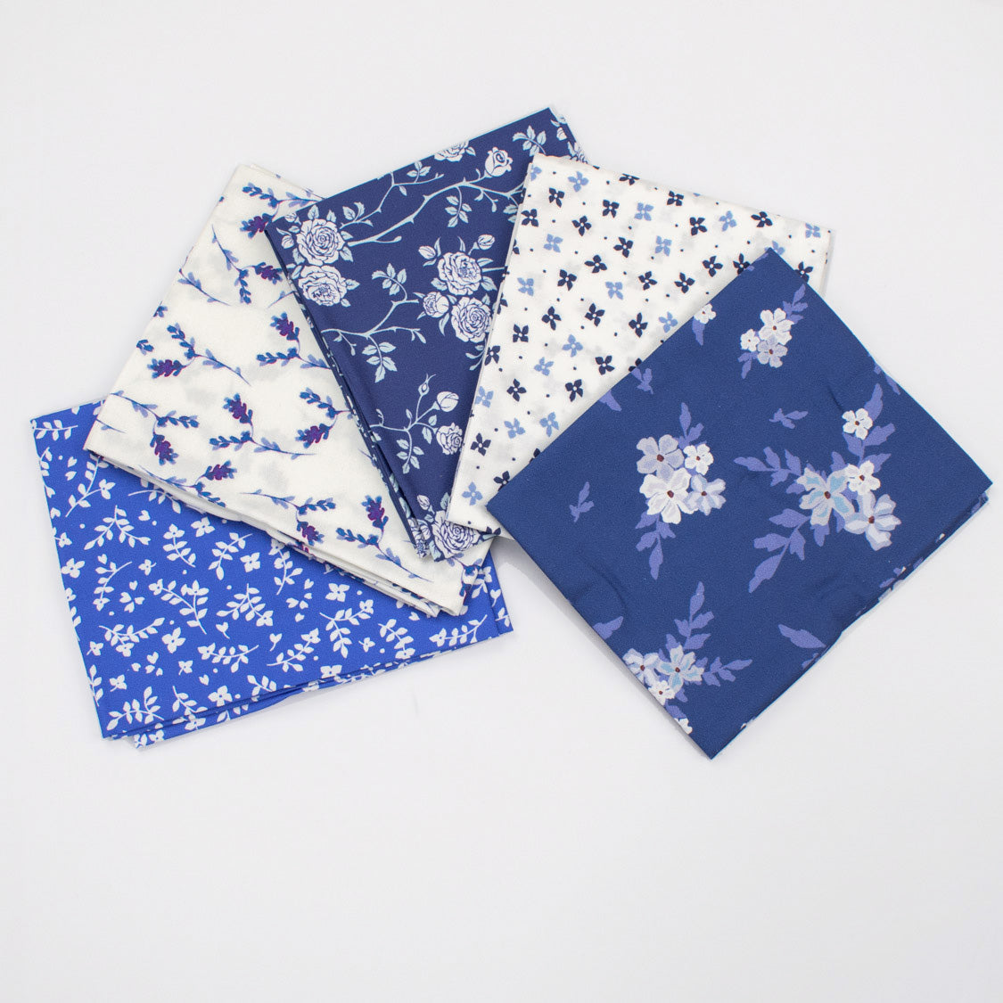 Printed Fat Quarter Petite Studio Series-White