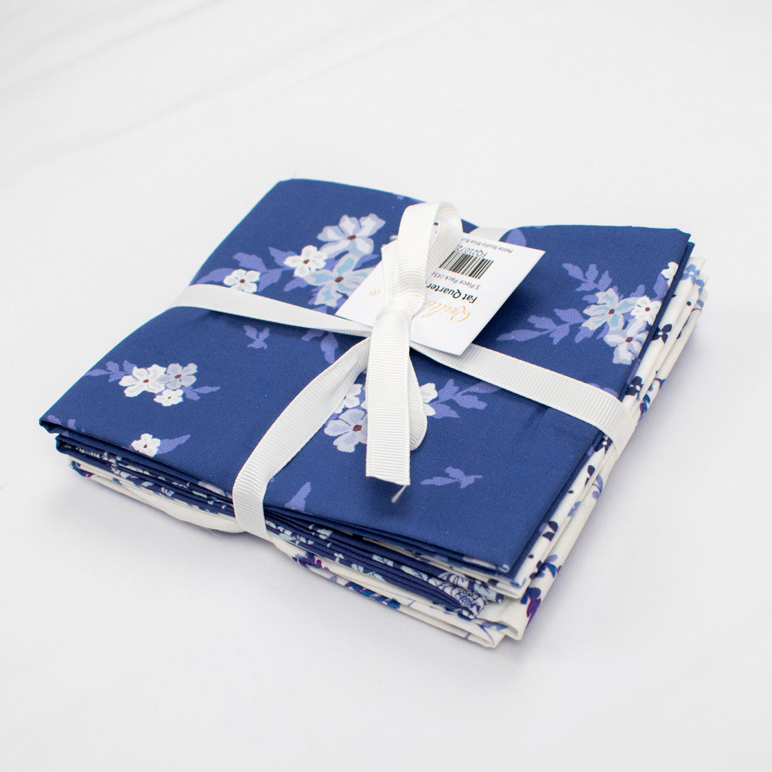 Printed Fat Quarter Petite Studio Series-White