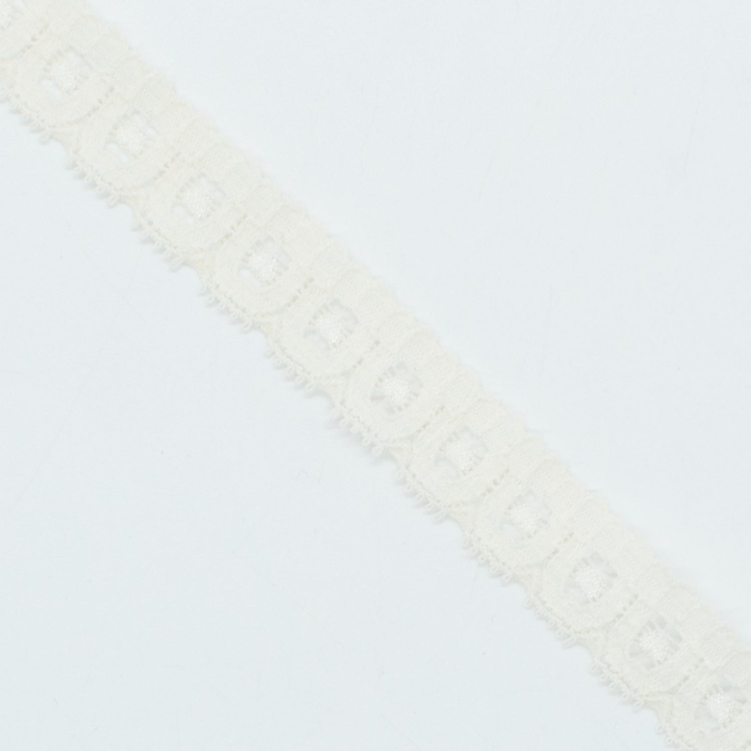 Stretch Lace Trim 15mm Design-81