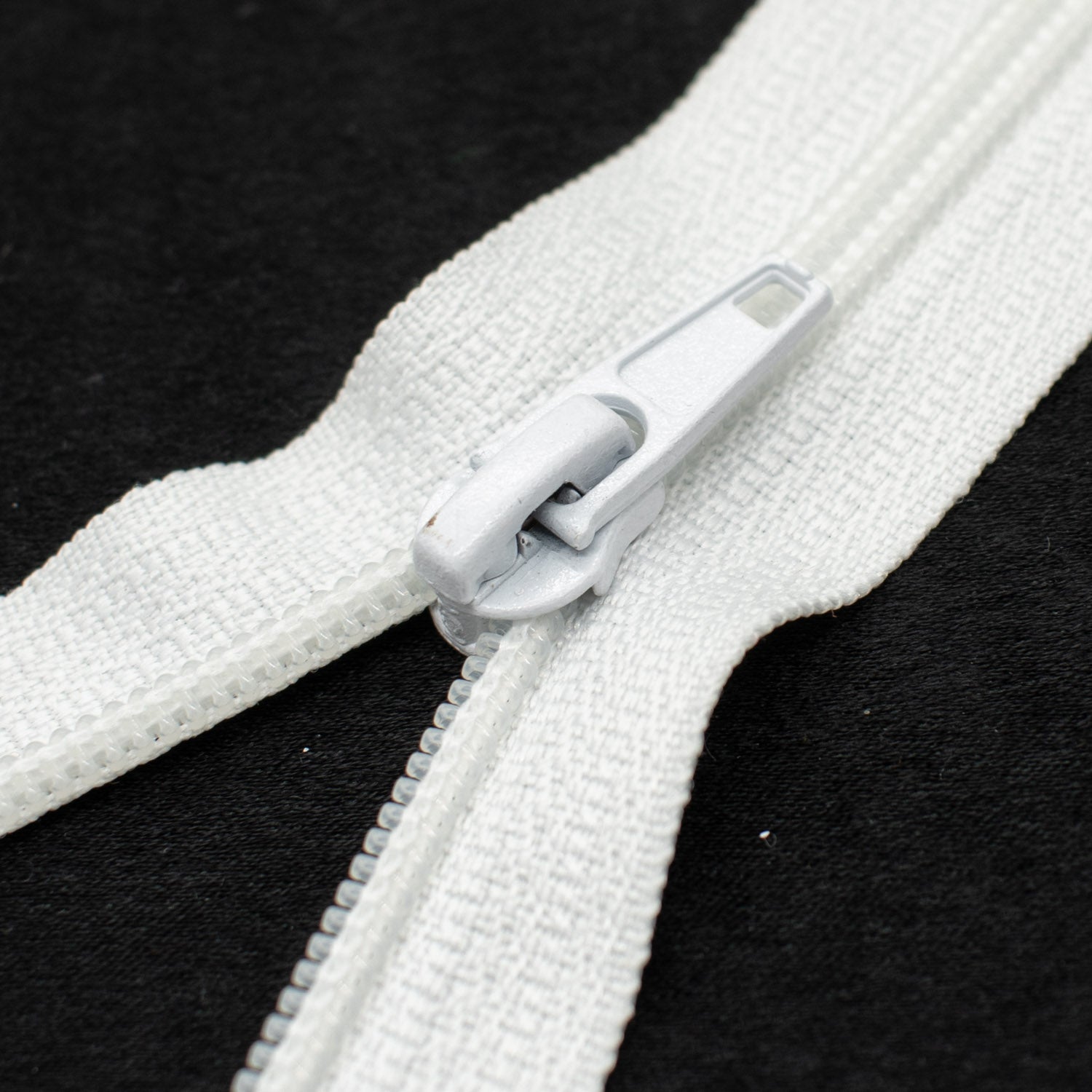 Size 5 White Open Ended Zip 7.5M