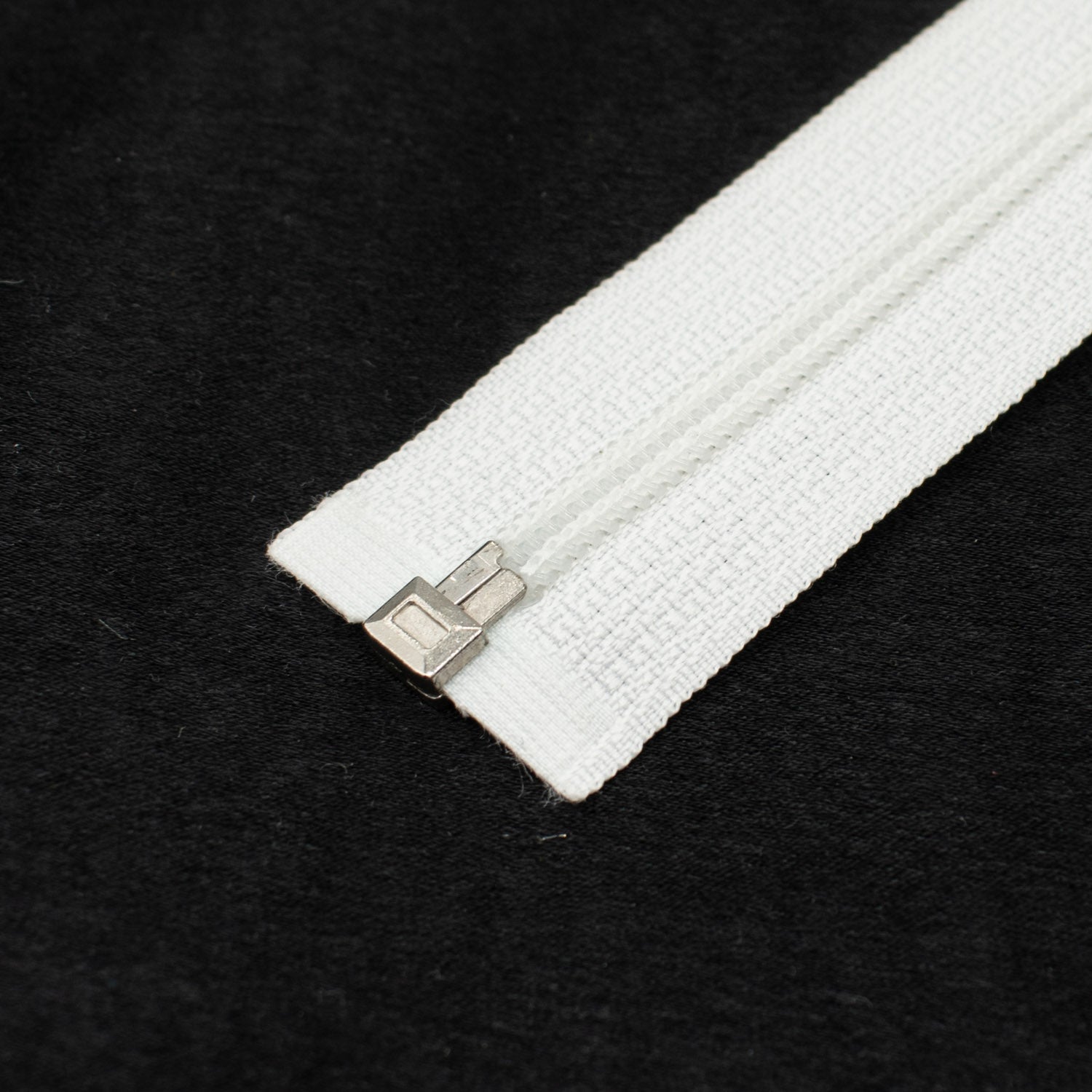 Size 5 White Open Ended Zip 7.5M