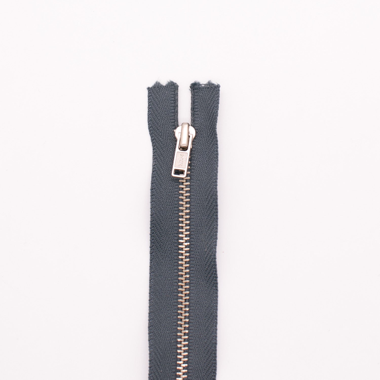 YKK Closed End Metal Zip 44CM