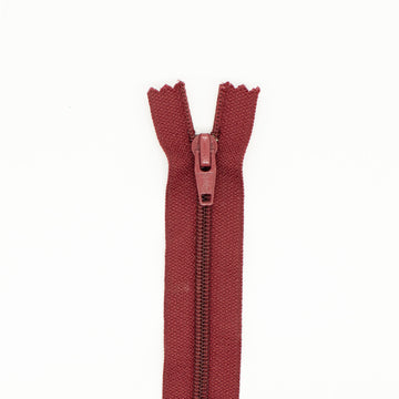 YKK Close End Plastic Zip 53CM B13-Maroon